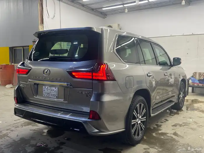 للبيع جيب لكزس LX2018 سعودي 4