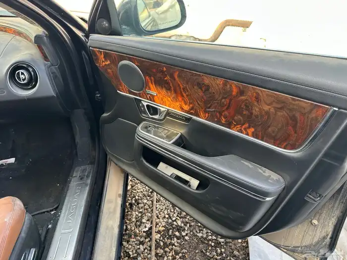 مصدومه جاكور Xj فل كامل ( بدون مكينه ) 14