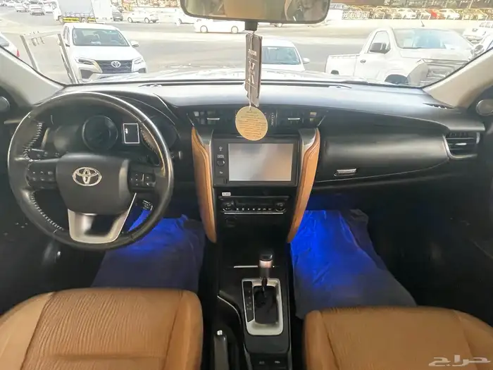 تويوتا فور تشنر 6 سلندر بنزين 2023 عبداللطيف جميل 4