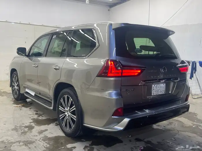 للبيع جيب لكزس LX2018 سعودي 7
