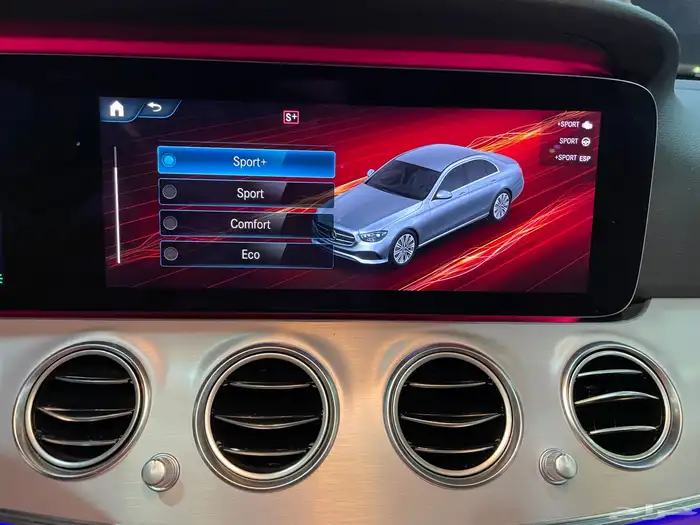 مرسيدس 2021 E250 بانوراما رادار قياده ذاتيه ( بنزين ) 2.0T 30