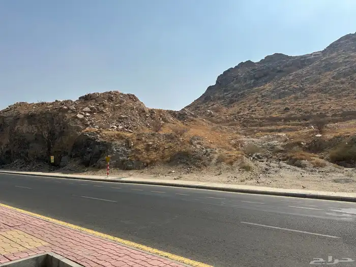 للايجار قطعتين تجارية بمساحة 3888 2