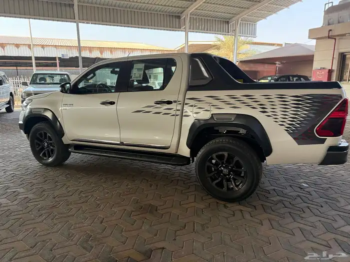 تويوتا هايلوكس دفنشر 6 سلندر موديل 2021 13