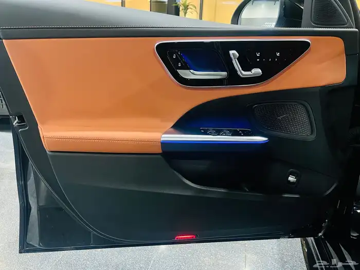 مرسيدس C200 موديل 2025 (اصفار) 35