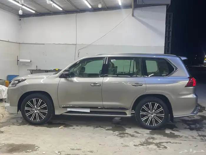 للبيع جيب لكزس LX2018 سعودي 6