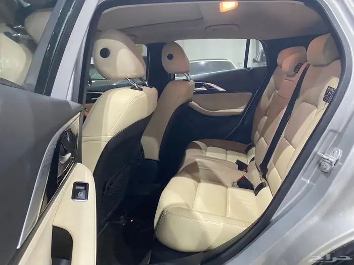 انفينيتي Q30 موديل2017 16