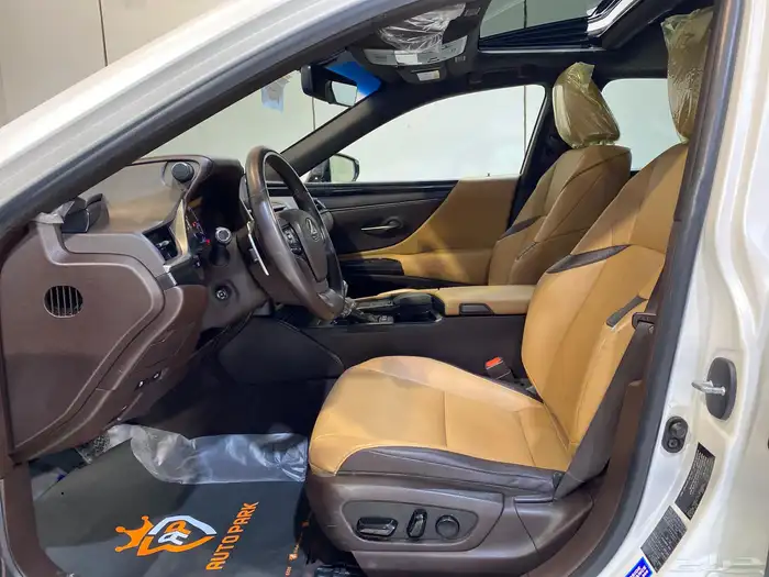 لكزس ES300h 2021 ( هايبرد ) بحالة ممتازة 13