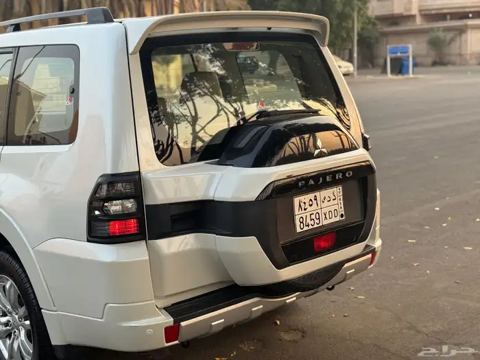 للبيع ميتسوبيشي باجيرو 2017 وكاااله 7