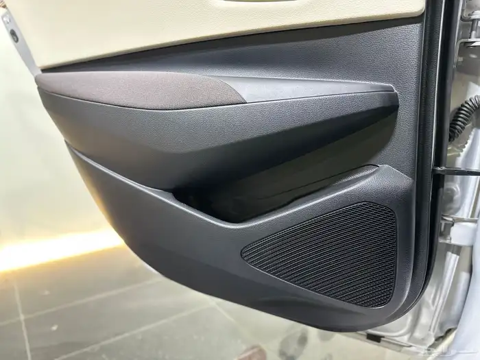 تويوتا كورولا استاندر 2.0 الموديل 2025 12