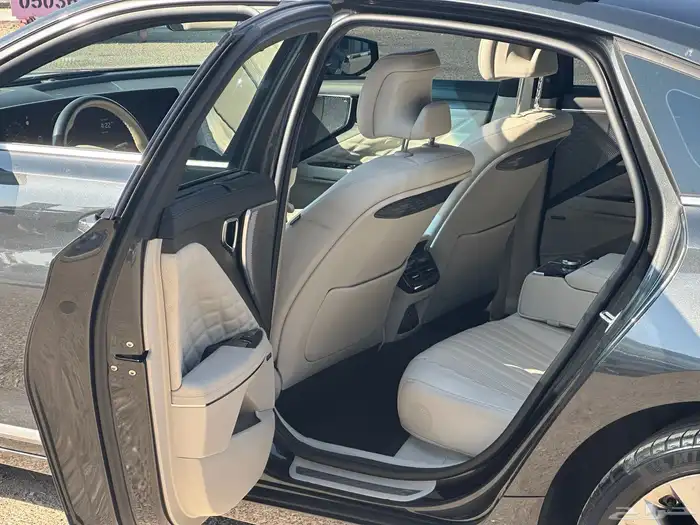 كيا كي 8 بنزين 2023 فل كامل 8