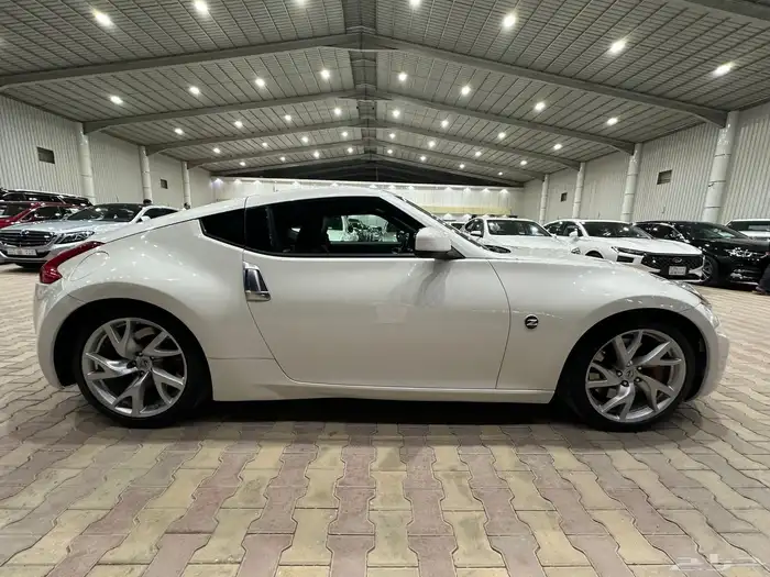 نيسان Z موديل 2015 نظيف 3