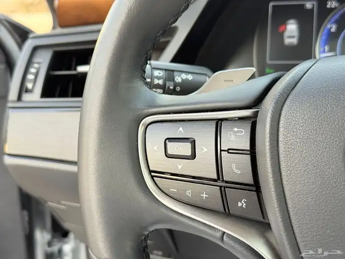 لكزس Es250 موديل 2023 فل كامل شرط 18