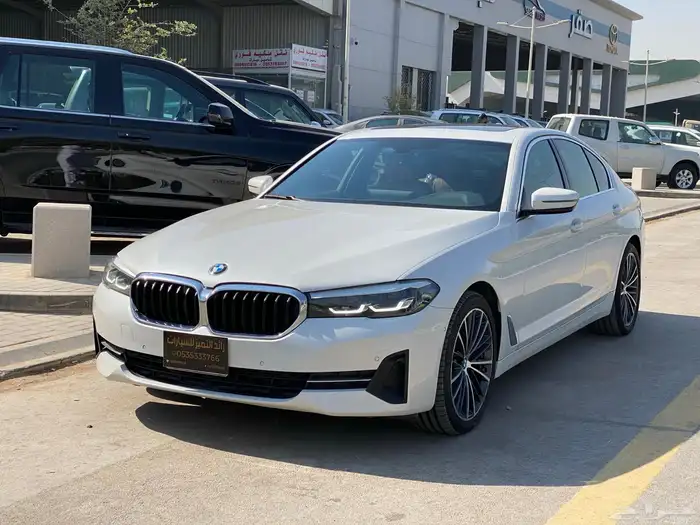 بي ام دبليو 520i 2023 الفئة الخامسه BMW 1