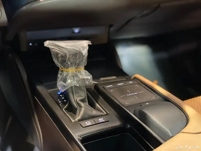 لكزس ES300h 2021 ( هايبرد ) بحالة ممتازة 23