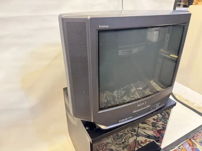تلفزيون سوني قديم 4