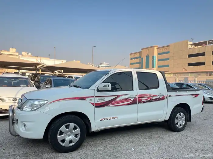 تويوتا هايلوكس GLX موديل 2010 بنزين قمة النظافه 3