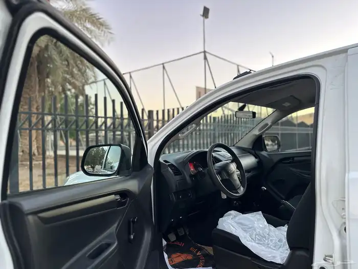 ايسوزو بكب غمارتين موديل 2023 سعودي قير عادي 15