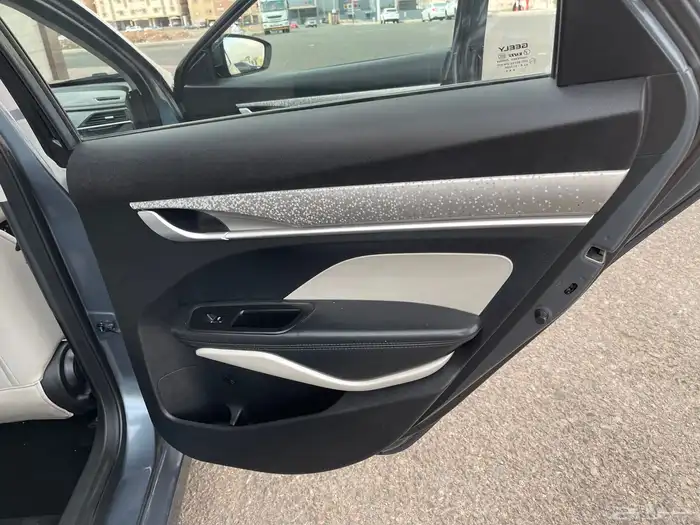 جيلي_بينراي_2022_نص فل_نظيف 66