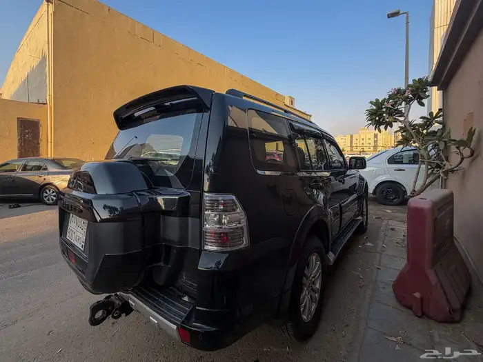للبيع  متسوبيشي باجيرو 2017 فل علامة ذهبية (مخزن) 4