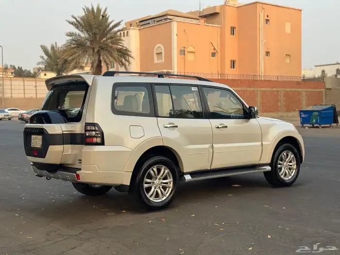 للبيع ميتسوبيشي باجيرو 2017 وكاااله 10