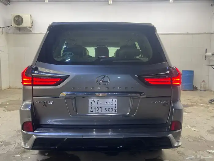 للبيع جيب لكزس LX2018 سعودي 5