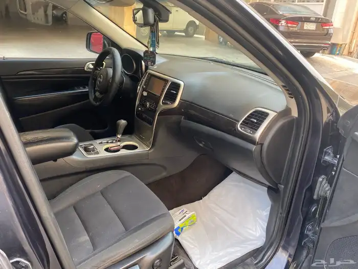 للبيع جيب جراند شروكي لاريدو 7