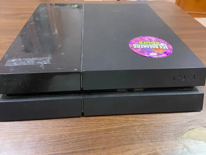 سوني 4 استخدام نظيف مايشتكي من شي( اقبل البدل ب ايفون)12وفوق 0