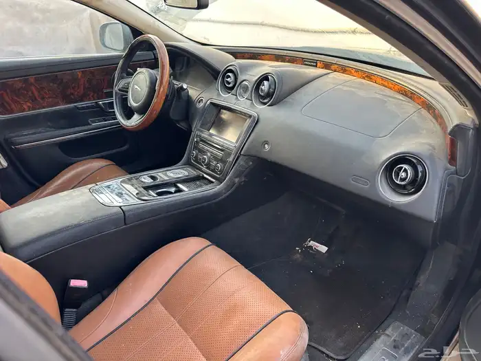 مصدومه جاكور Xj فل كامل ( بدون مكينه ) 13