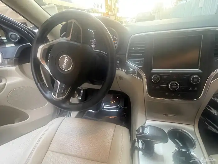 جيب جراند شيروكي Limited 8