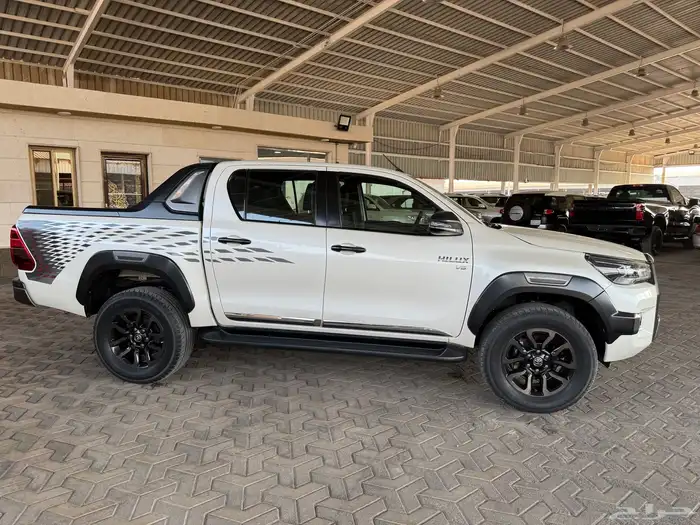 تويوتا هايلوكس دفنشر 6 سلندر موديل 2021 8