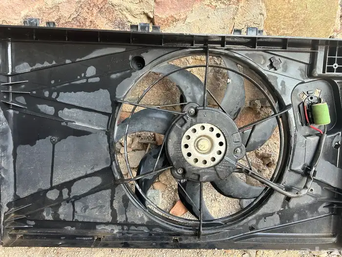 مروحة راديتر ماليبو شفرولية من 2013 الي 2016 3