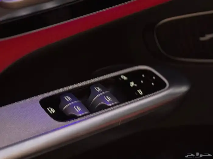 مرسيدس GLC200 2024 على الضمان و الصيانه 21