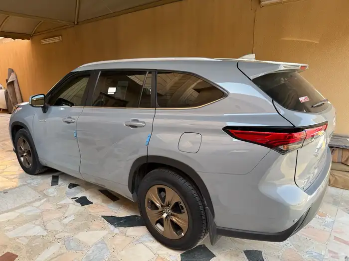 تويوتا هايلاندر 2023 فئه برونز ديشن نظيفه جدا 1