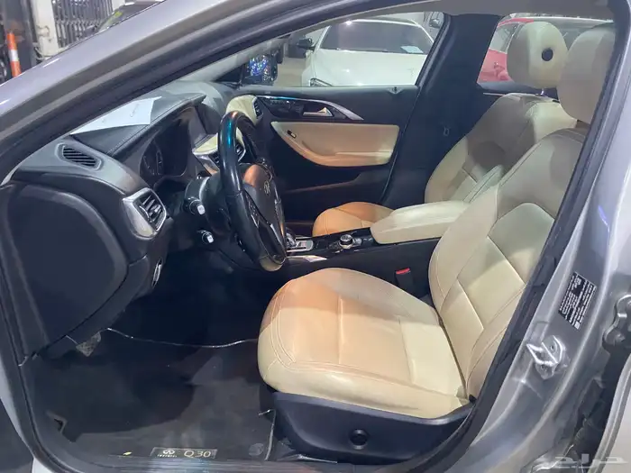 انفينيتي Q30 موديل2017 24