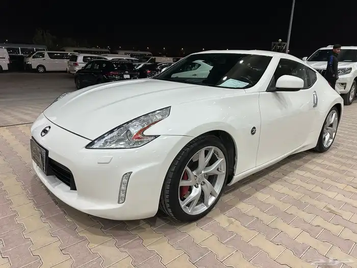 نيسان Z موديل 2015 نظيف 1
