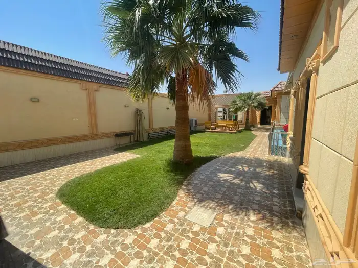 للبيع شاليهات مؤثثه حي الوسيطى شرق بريدة 1