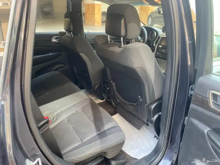 للبيع جيب جراند شروكي لاريدو 8