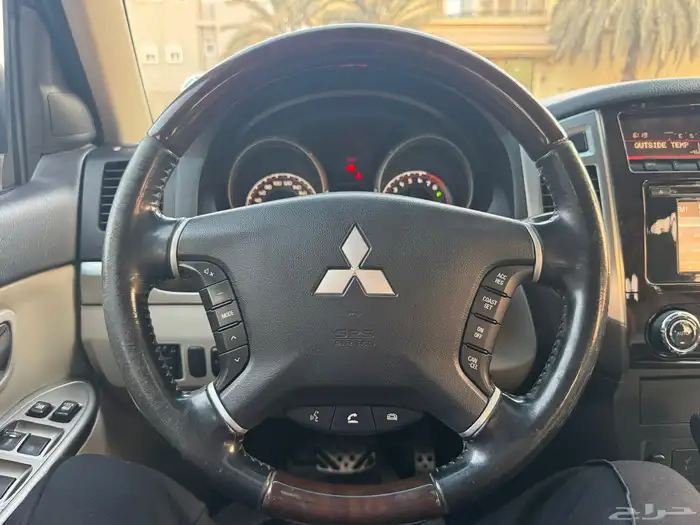 للبيع ميتسوبيشي باجيرو 2017 وكاااله 32