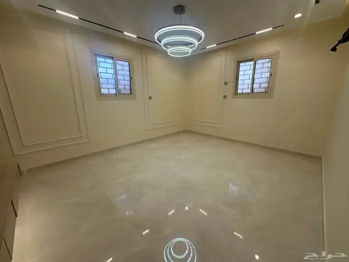 شقه ارضيه للبيع حي اليرموك مساحه كبيره 0