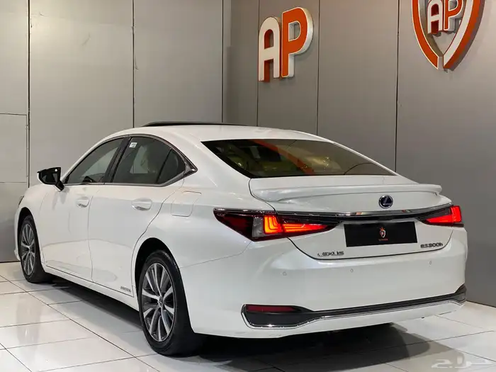 لكزس ES300h 2021 ( هايبرد ) بحالة ممتازة 7