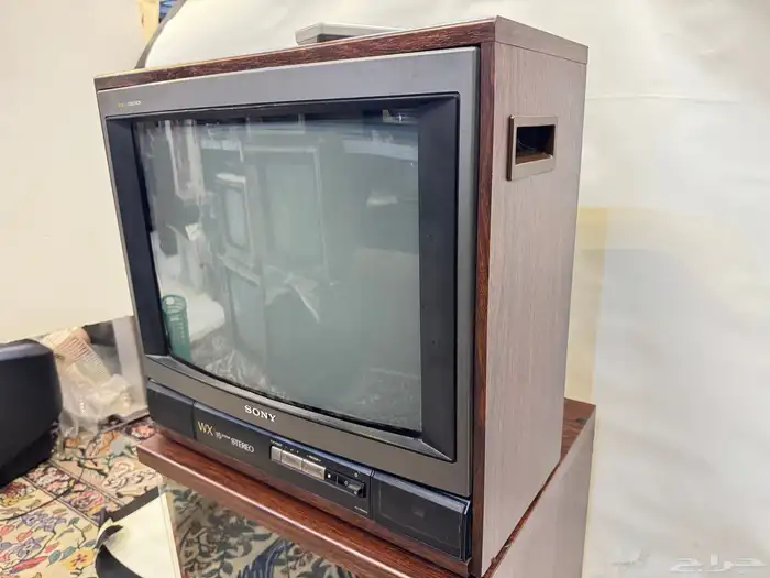 تلفزيون سوني قديم خشب 3