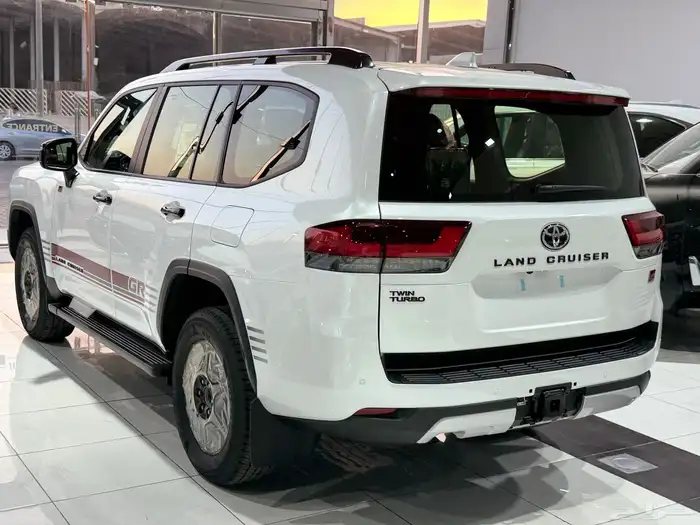 تويوتا لاندكروزر GR بريمي فل كامل 2025 بنزين نظام 50-50 3