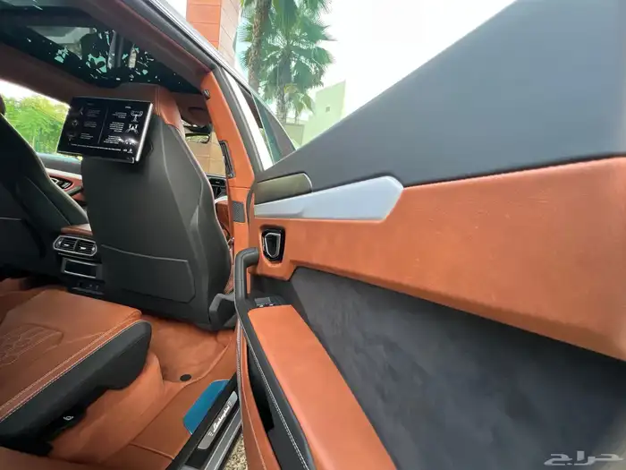 لمبرجيني اوروس S عداد 4 الاف صيانة 5 سنوات إضافية مجانا 75