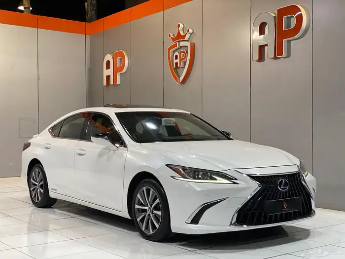 لكزس ES300h 2021 ( هايبرد ) بحالة ممتازة 0