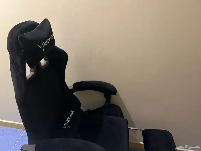 كرسي قيمنق مخمل اسود 0