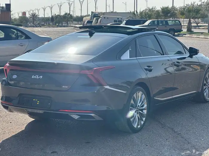 كيا كي 8 بنزين 2023 فل كامل 5