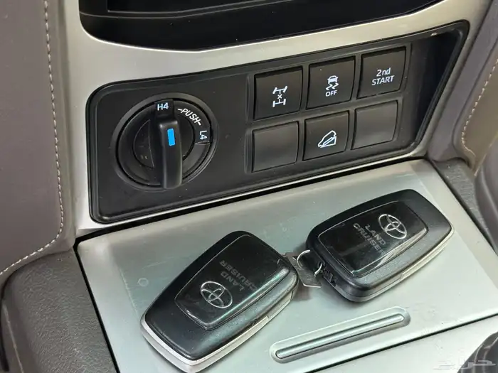 تويوتا برادو 2020 فل كامل VX 20