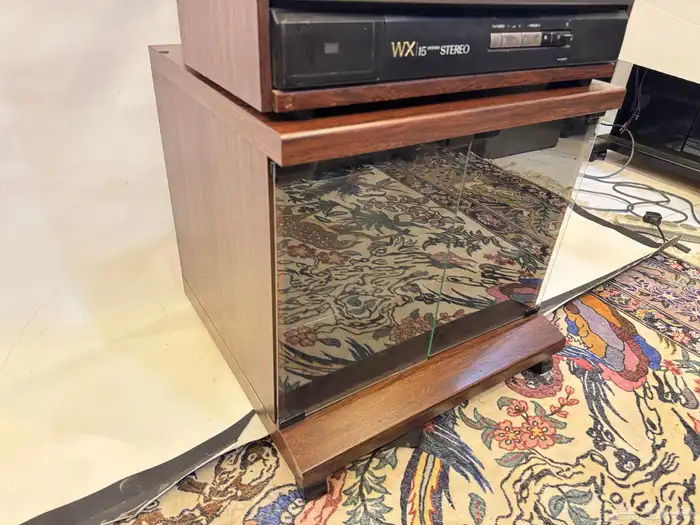 تلفزيون سوني قديم خشب 5