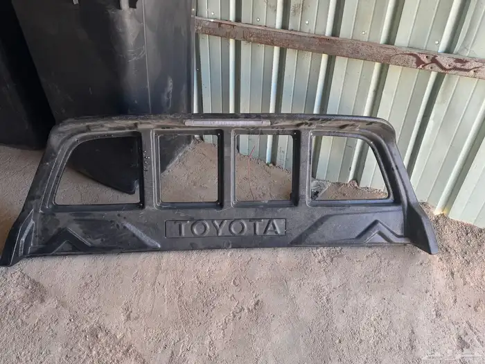 جناح  ودعامه وفرشه هايلوكس البيع 0