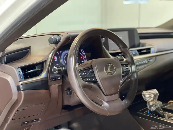 لكزس ES300h 2021 ( هايبرد ) بحالة ممتازة 9